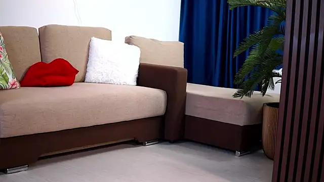 LucyyRosse Adlı Modelin Canlı Sohbet Odası