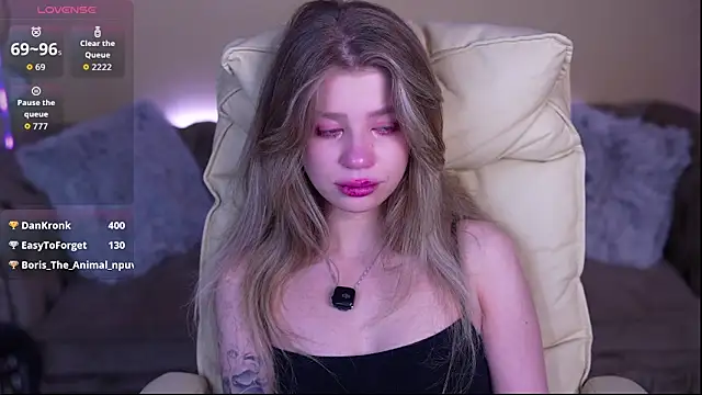 Show modela SunnyLay na web-kameri