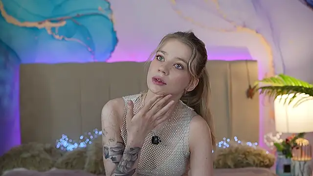 Show modela SunnyLay na web-kameri