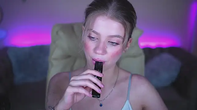 SunnyLay Live XXX-Chat