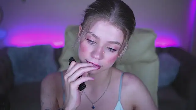 SunnyLay Live XXX-chat