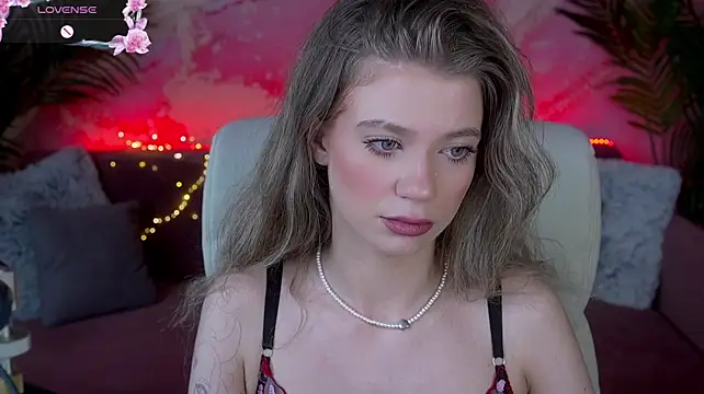 Show modela SunnyLay na web-kameri