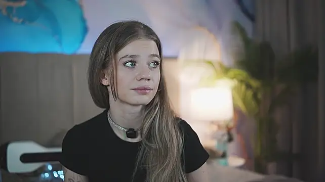 SunnyLay Adlı Modelin Canlı XXX Sohbeti