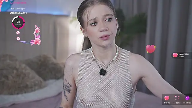 Show modela SunnyLay na web-kameri