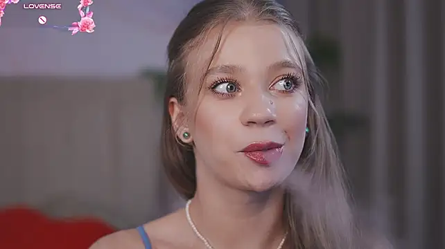 Show modela SunnyLay na web-kameri
