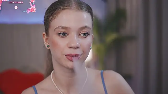 Show modela SunnyLay na web-kameri