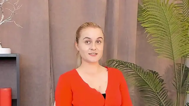 CaroleeIlle Show in webcam
