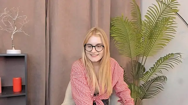 CaroleeIlle webcam show