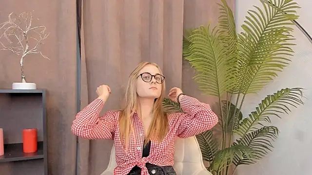 CaroleeIlle's Webcam Show