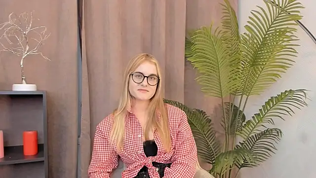 CaroleeIlle Show in webcam