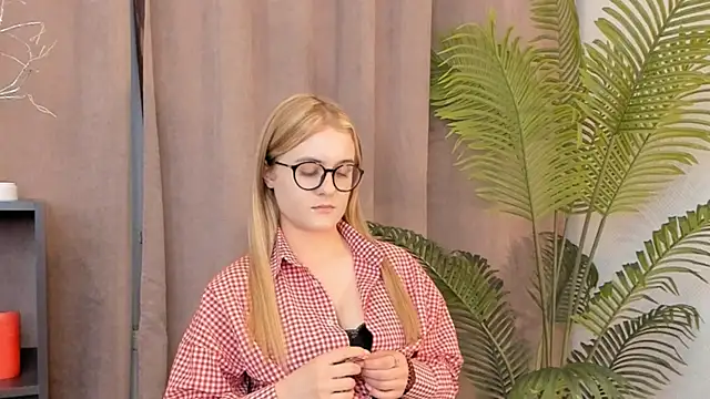CaroleeIlle's Webcam Show