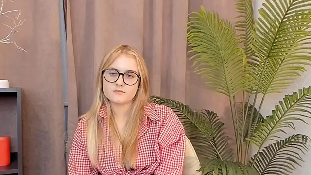 CaroleeIlle's Webcam Show
