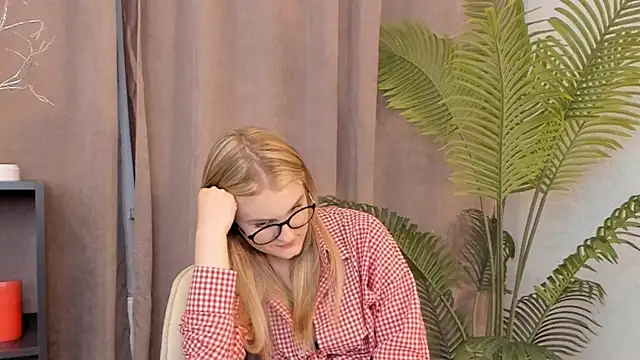 CaroleeIlle's Webcam Show