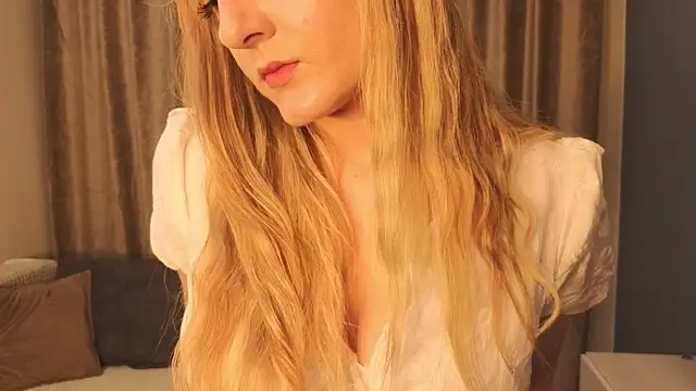 CaroleeIlle Adlı Modelin Canlı XXX Sohbeti