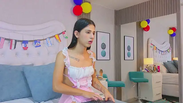 CaitlynMiller Show in webcam