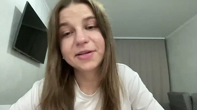 Show modela HwaTrippel na web-kameri