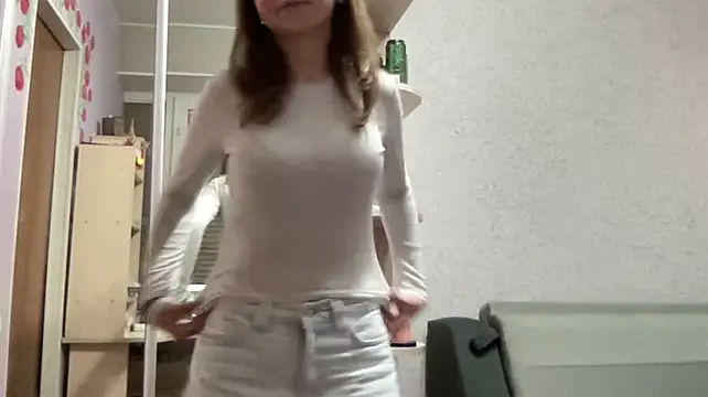 Show modela HwaTrippel na web-kameri
