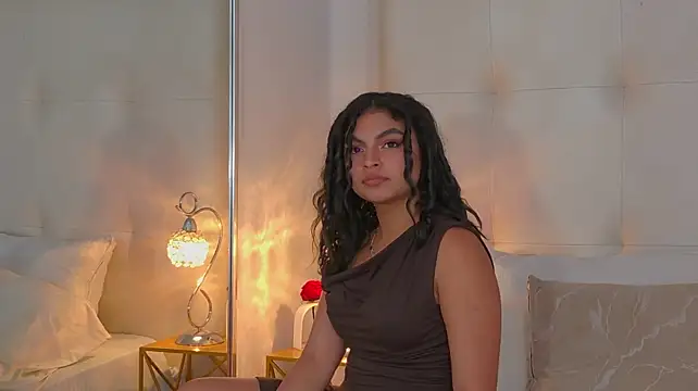 MelodyAlvarez Chat XXX in diretta
