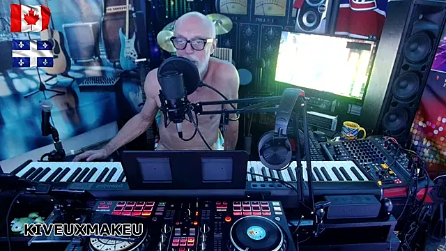Show modela kiveuxmaqueue na web-kameri