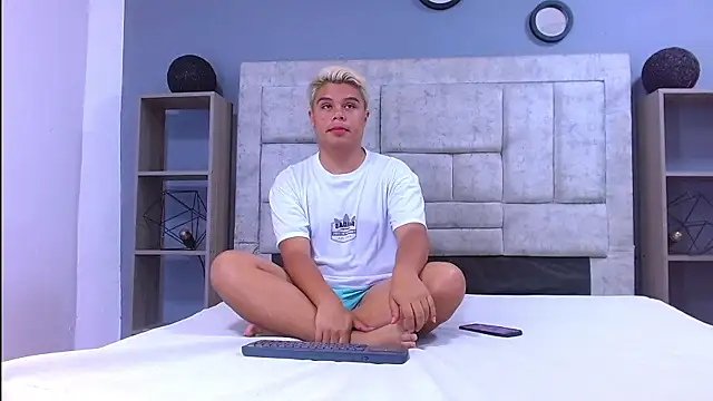 Emiliano_Pov Adlı Modelin Web Kamerası Şovu