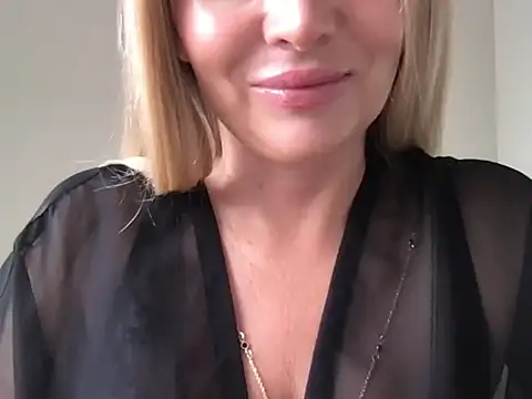 Chloeblond's Webcam Show