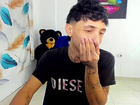 Show de felix_mSqueen na webcam