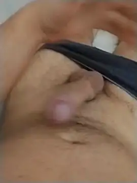 cazzogiovane192 webcam show