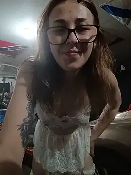 NeedyNina Show in webcam