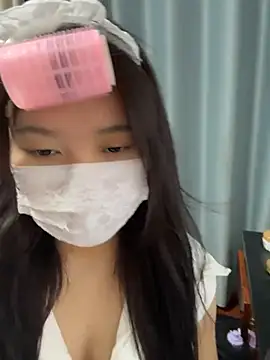 yiyi-love 网络视讯表演