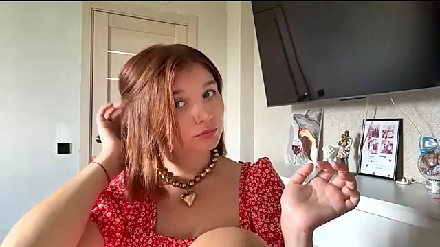 Karolinefrog webcam show