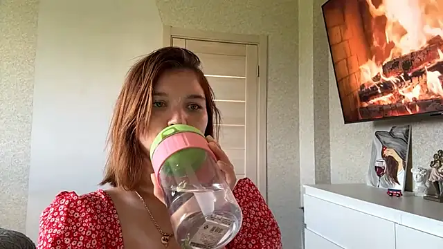 Karolinefrog ওয়েবক্যাম শো