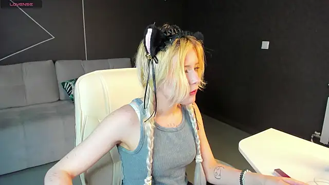 kikipeach Webcam Show