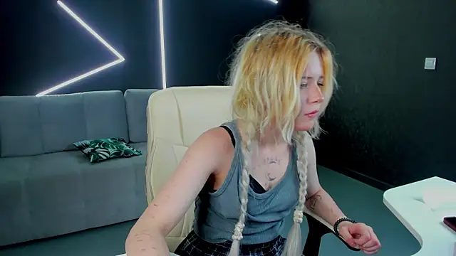 Show modela kikipeach na web-kameri