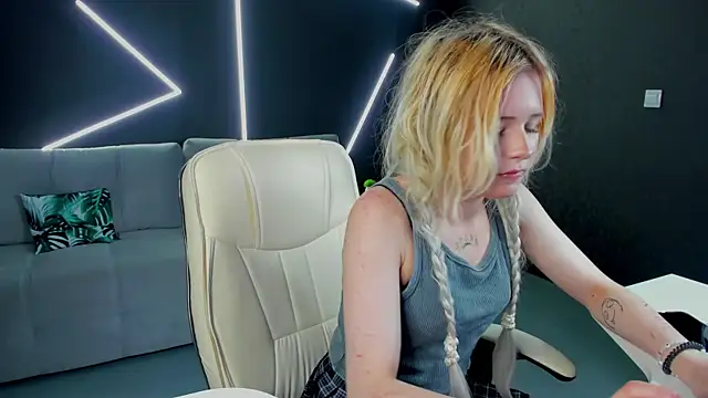 Show de kikipeach na webcam
