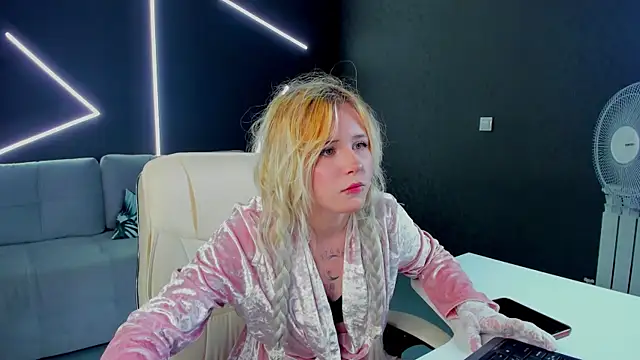 Show modela kikipeach na web-kameri