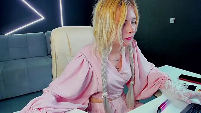 kikipeach XXX чат на живо