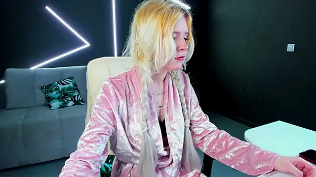 Вебкам-шоу kikipeach