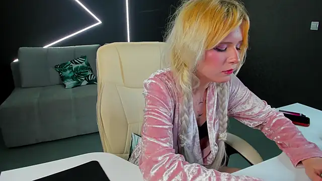 Show de kikipeach na webcam