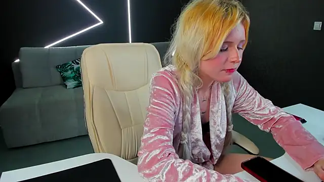 Show de kikipeach na webcam