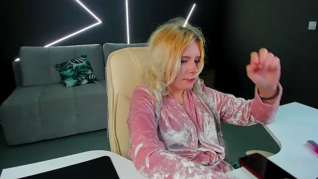 Вебкам-шоу kikipeach