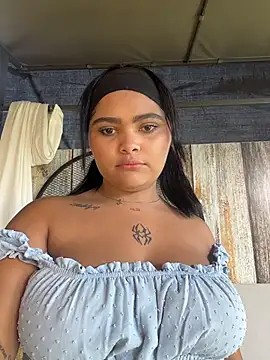 Show de HoneyBunXXX na webcam