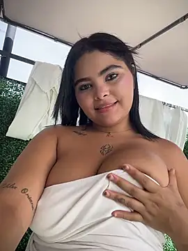 HoneyBunXXX: διαδικτυακό σόου στην κάμερα
