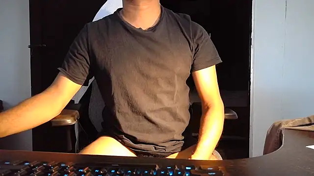 joshfromsg Show in webcam