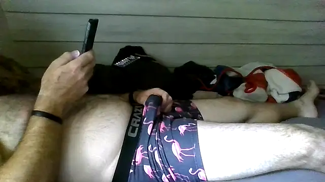ThisGuy42o Show in webcam
