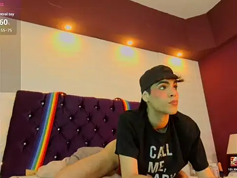 Nicolass_23 Show in webcam