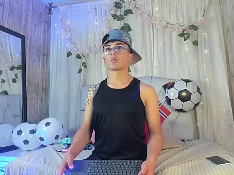 your_kitty_boy Webcamshow