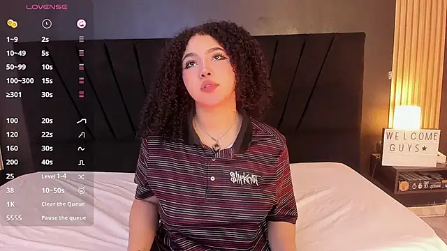 lunadoll18 Adlı Modelin Canlı Sohbet Odası