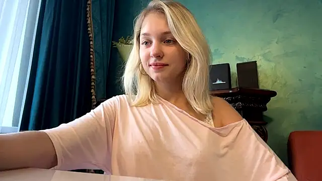 EveryoneEve live XXX chat