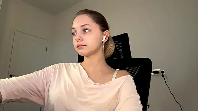 EveryoneEve's Live XXX Chat