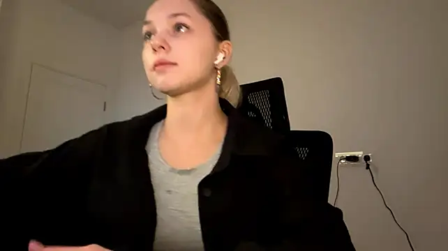 EveryoneEve Show in webcam